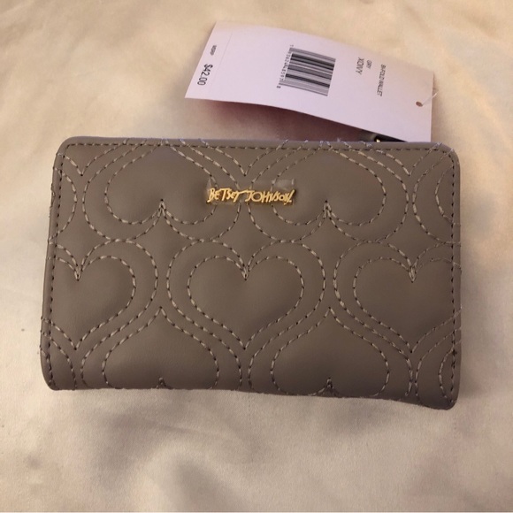 Betsey Johnson Gray Faux Leather Bifold Wallet Quilted Stitched Heart NWT - Picture 7 of 14